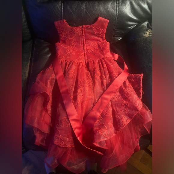 Red dress for 5 year olds. Great for Christmas part - Picture 2 of 4